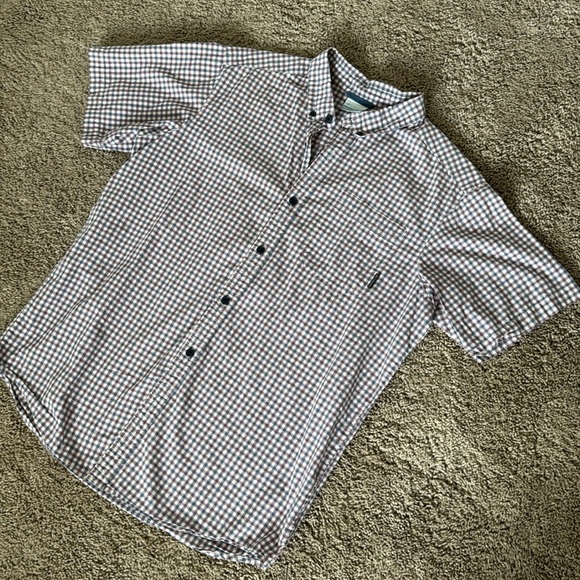 Columbia Short Sleeve Button-Up Shirt - Picture 8 of 9